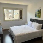 Amplo Apartamento A 200M Da Rua Coberta